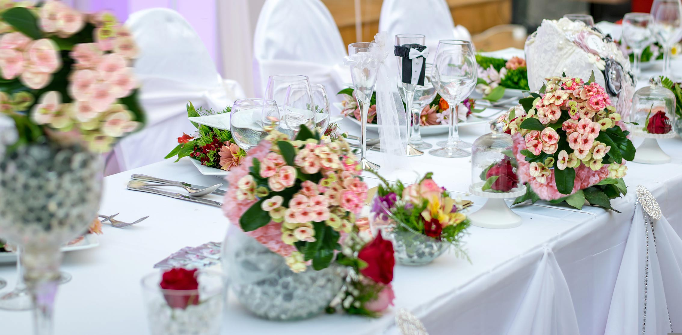 Hochzeitstisch-Dekoration-mit-Hot-Milii